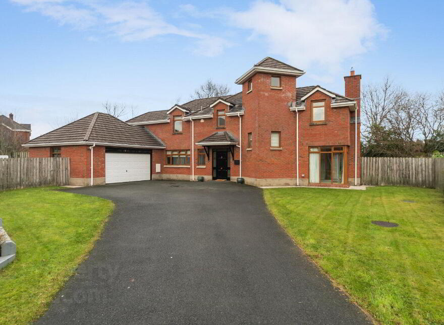 7 Gowan Meadows, Dunmurry, Belfast, BT17 9JF photo