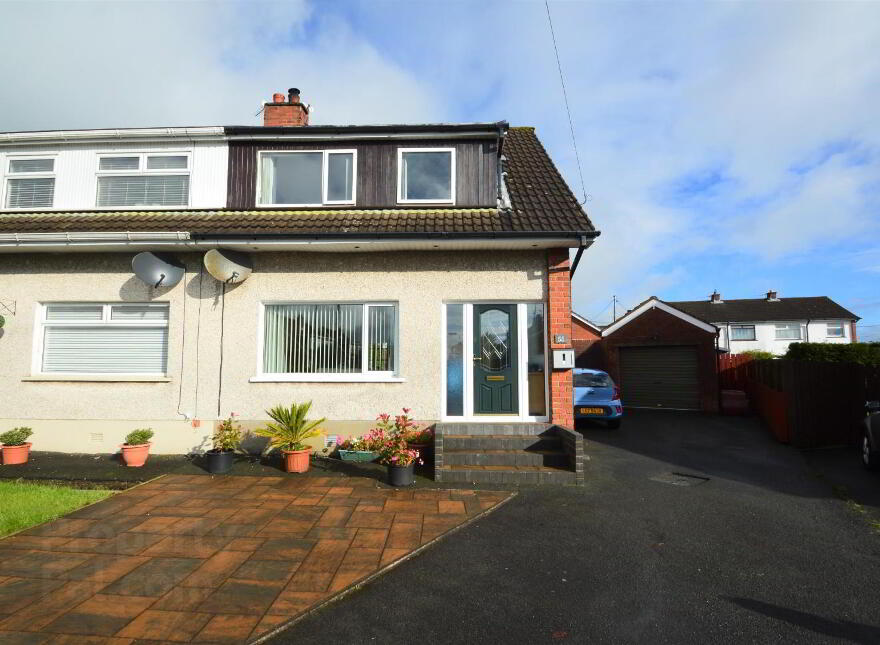 55 Lough Moss Park, Carryduff, Belfast, BT8 8PD photo