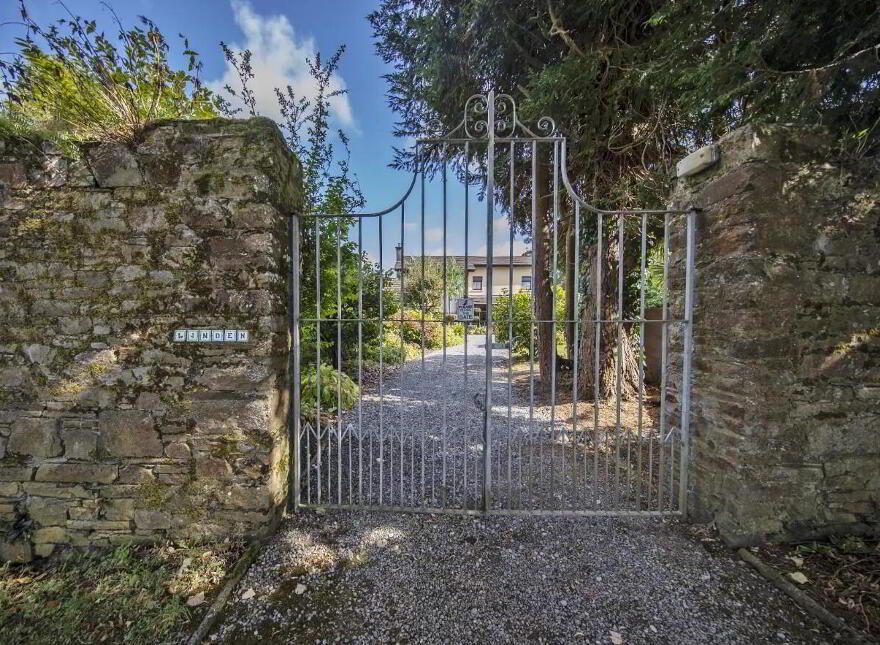 Linden, North Mall, Lismore, P51YW63