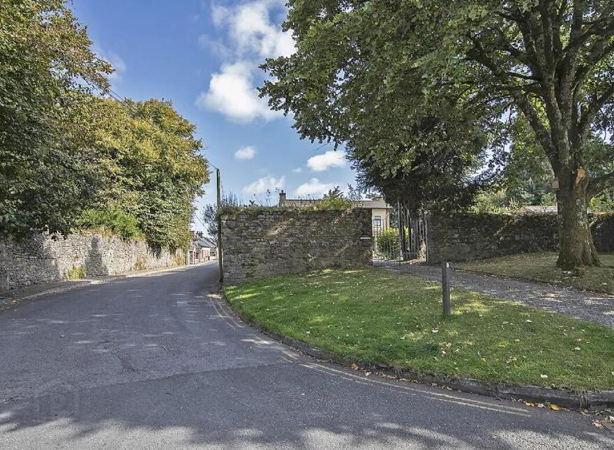 Linden, North Mall, Lismore, P51YW63