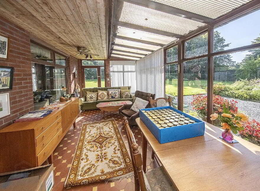 Linden, North Mall, Lismore, P51YW63