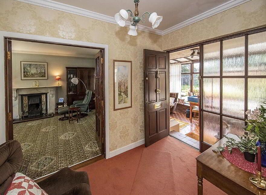 Linden, North Mall, Lismore, P51YW63