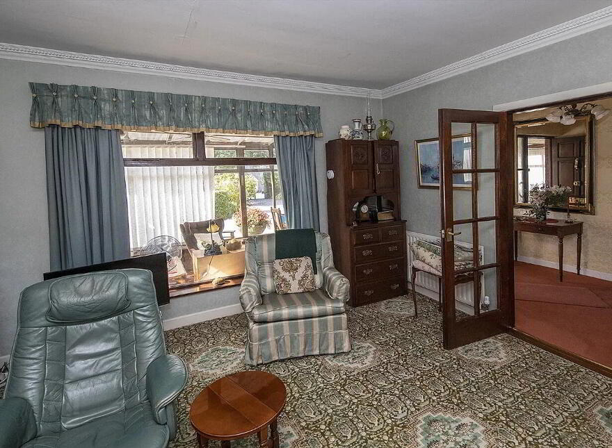 Linden, North Mall, Lismore, P51YW63
