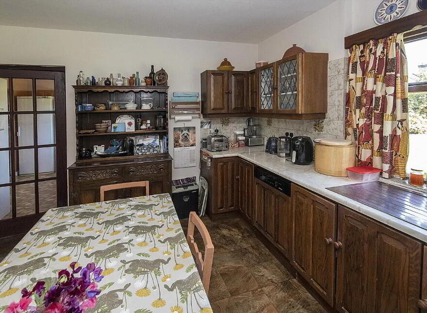 Linden, North Mall, Lismore, P51YW63