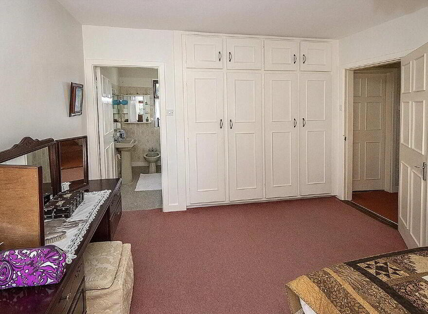 Linden, North Mall, Lismore, P51YW63