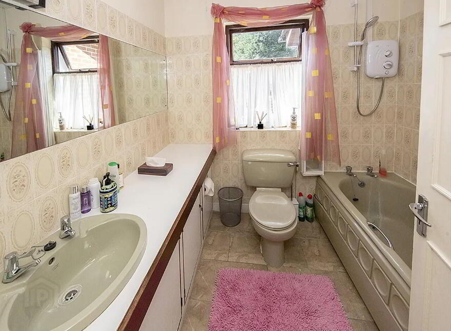 Linden, North Mall, Lismore, P51YW63