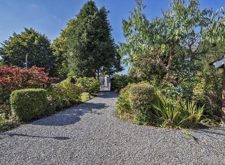 Linden, North Mall, Lismore, P51YW63