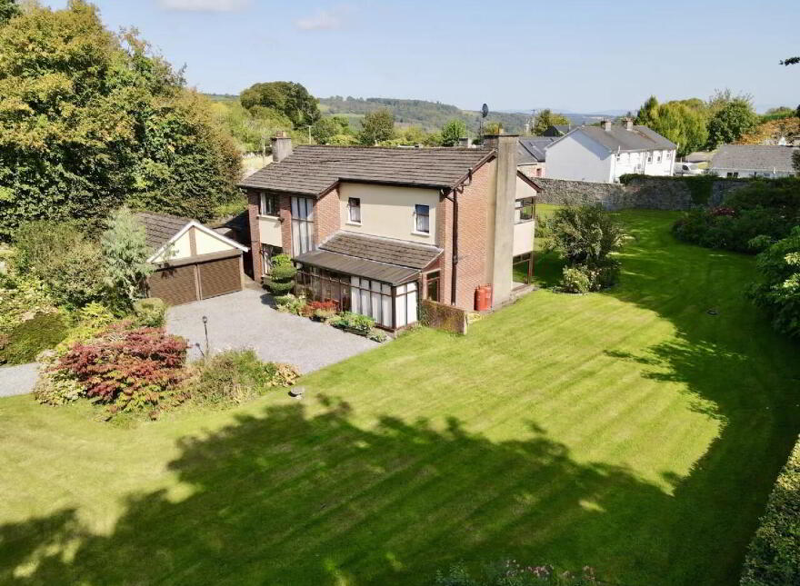 Linden, North Mall, Lismore, P51YW63