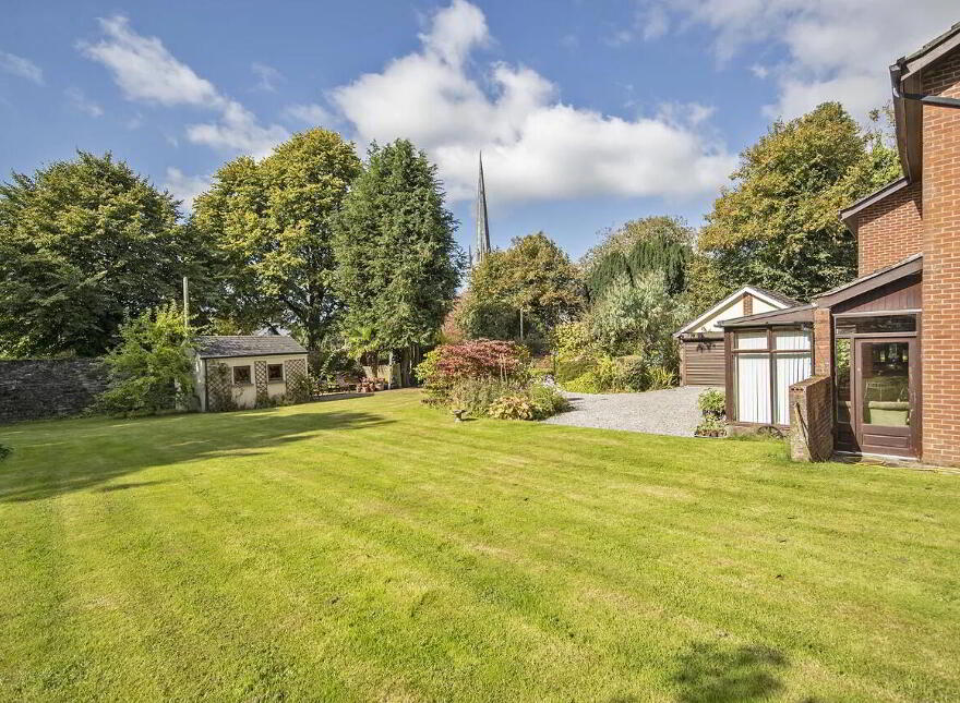 Linden, North Mall, Lismore, P51YW63