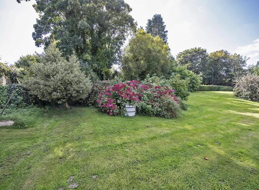 Linden, North Mall, Lismore, P51YW63