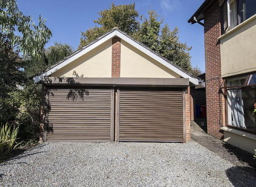 Linden, North Mall, Lismore, P51YW63