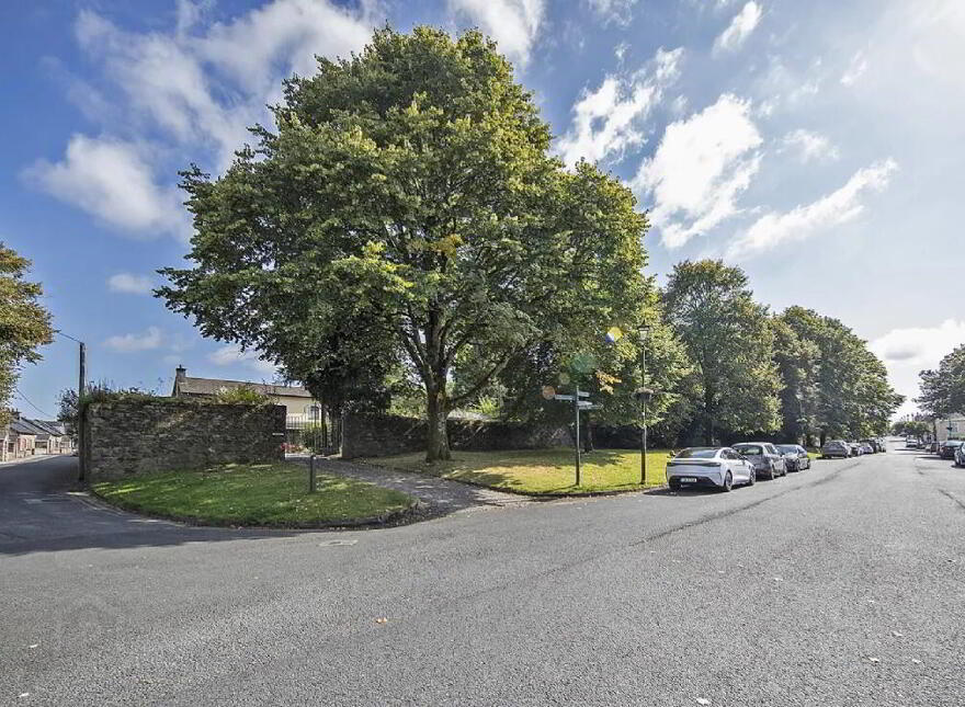 Linden, North Mall, Lismore, P51YW63