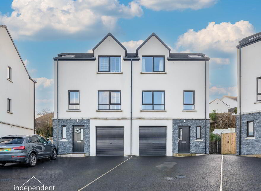 7 Kintyre Heights, Larne, BT40 2FU photo