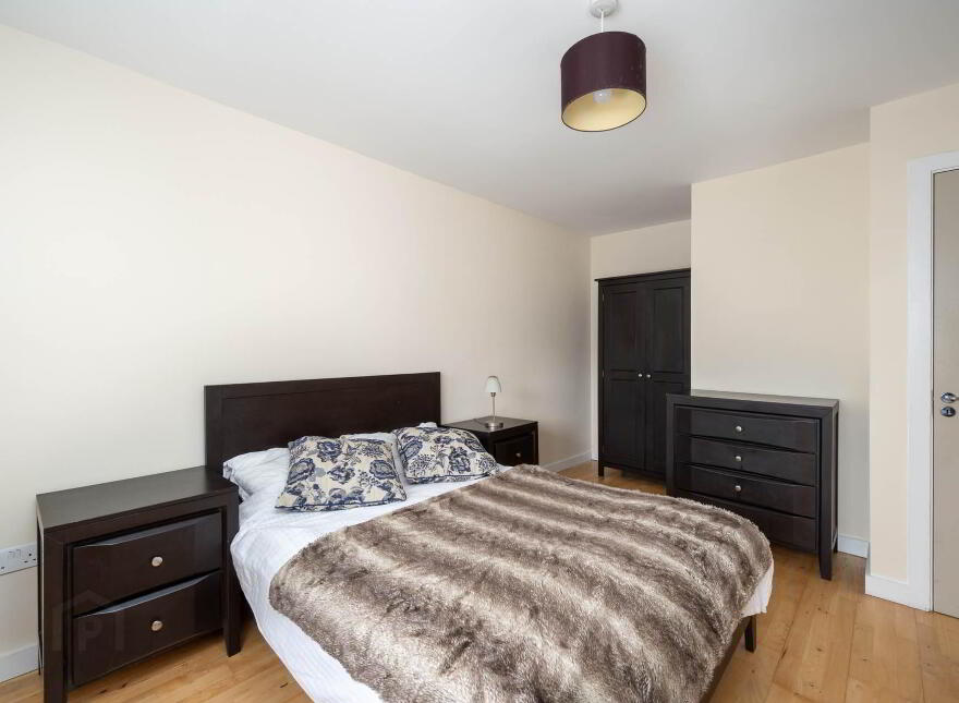 8 Church Walk, Bastion Court, Athlone, N37W884