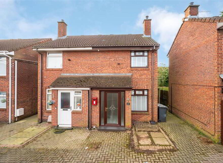 41 Silver Birch Courts, Belfast, BT13 2JJ photo