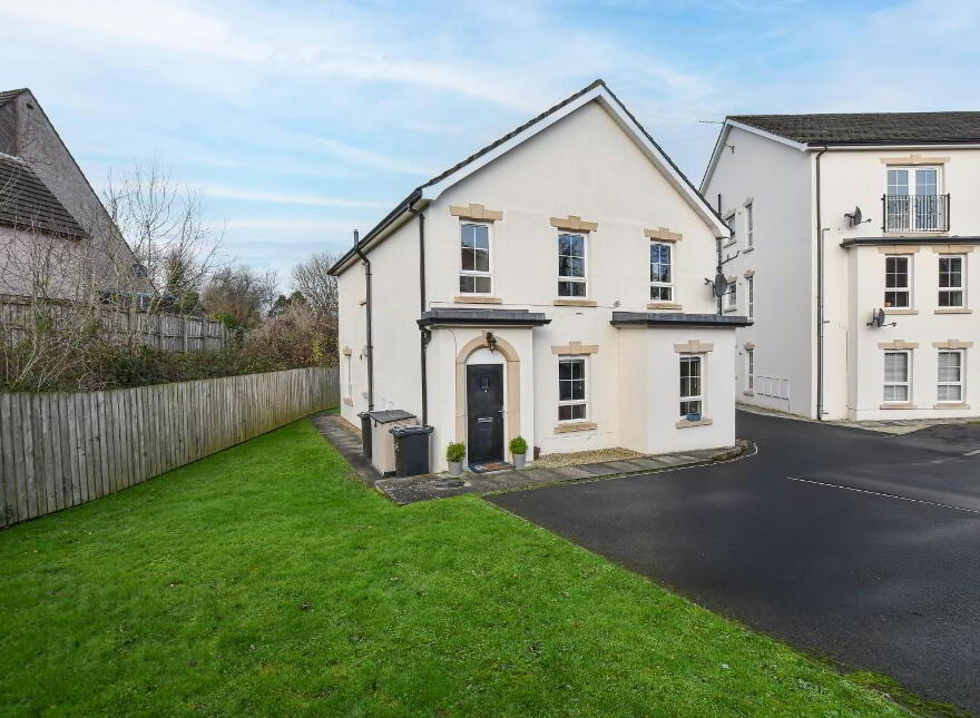 16 Gransha Chase, Dundonald, Belfast, BT16 2FE photo