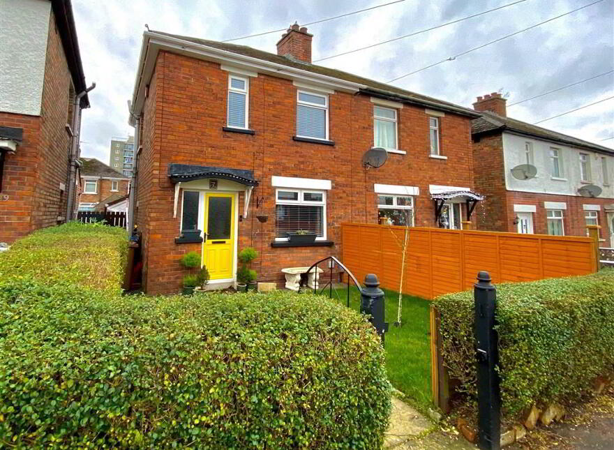 7 Mayfair Avenue, Cregagh, Belfast, BT6 9JA photo