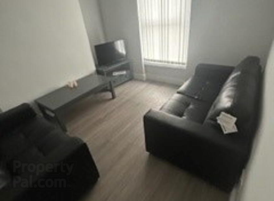 ** STUDENT Property**, 7 Princes Street, Derry, BT48 7EY photo