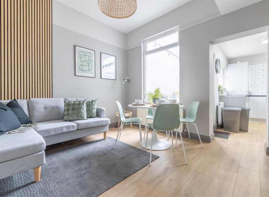 Room 4, 57 Ballygomartin Road, Belfast, BT13 3LB
