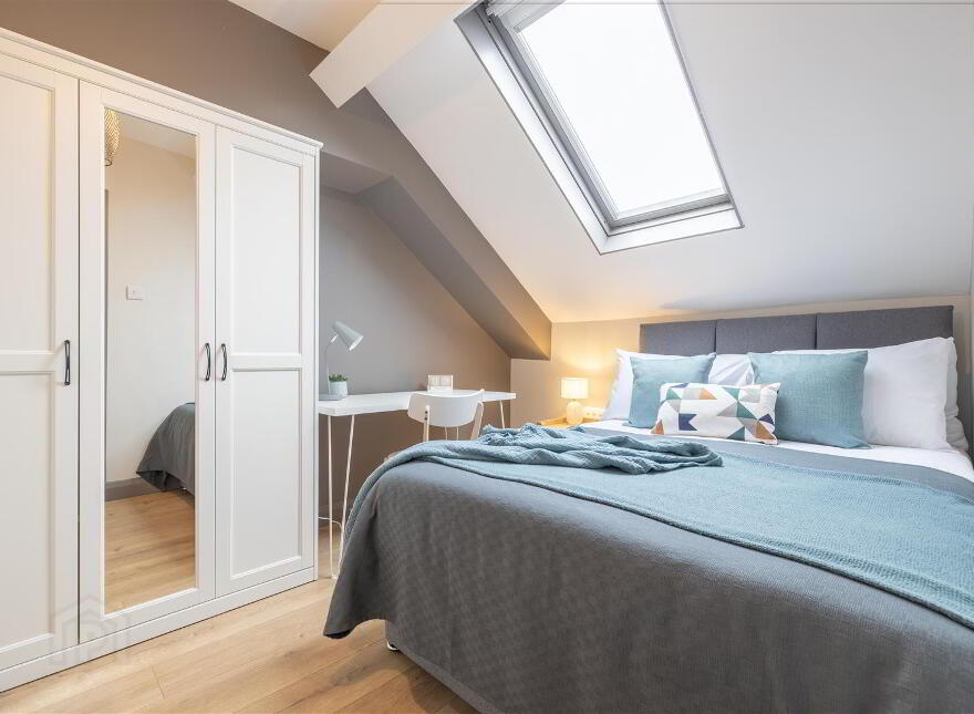 Room 4, 57 Ballygomartin Road, Belfast, BT13 3LB