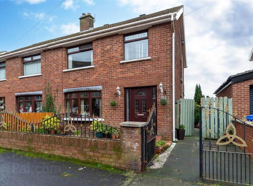 5 Dermott Hill Parade, Belfast, BT12 7GF photo