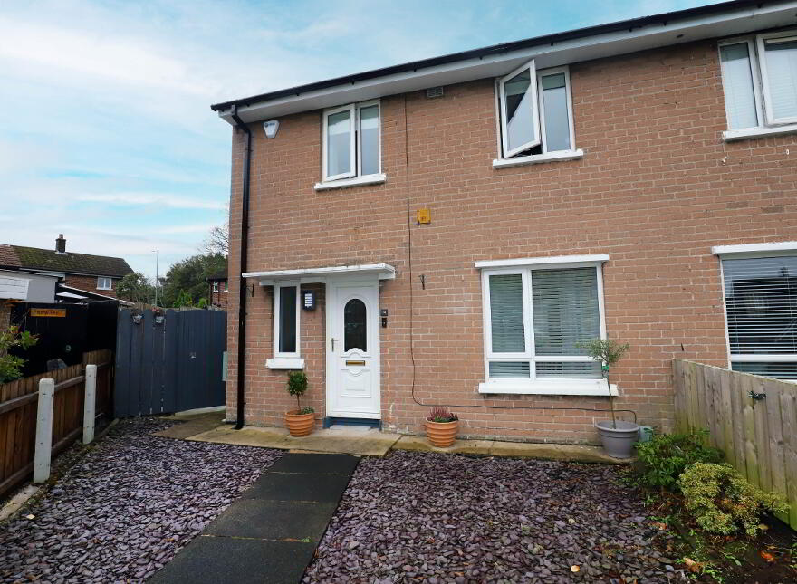 SHORT TERM RENTAL, 14 Knocknagoney Gardens, Belfast, BT4 2QA