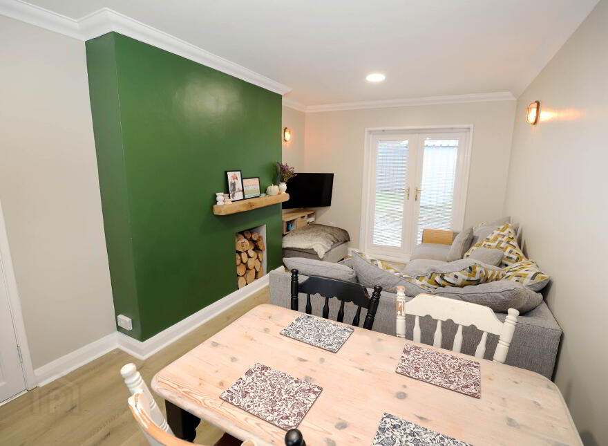 SHORT TERM RENTAL, 14 Knocknagoney Gardens, Belfast, BT4 2QA