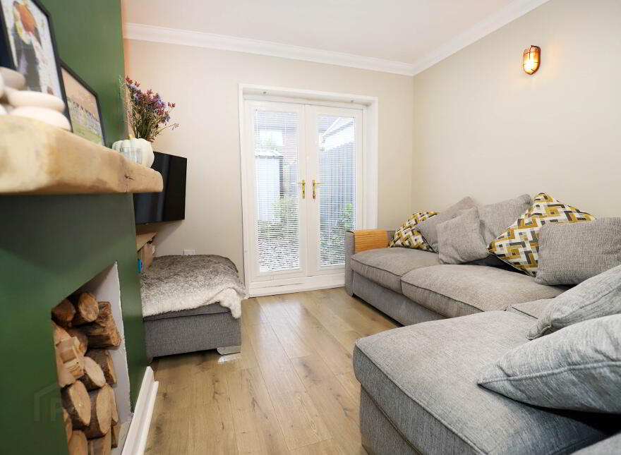 SHORT TERM RENTAL, 14 Knocknagoney Gardens, Belfast, BT4 2QA