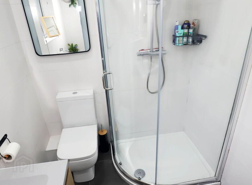SHORT TERM RENTAL, 14 Knocknagoney Gardens, Belfast, BT4 2QA