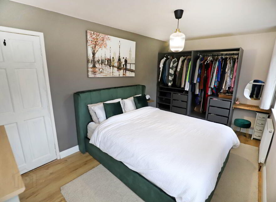 SHORT TERM RENTAL, 14 Knocknagoney Gardens, Belfast, BT4 2QA