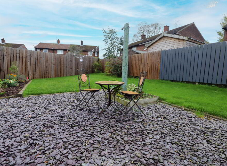 SHORT TERM RENTAL, 14 Knocknagoney Gardens, Belfast, BT4 2QA