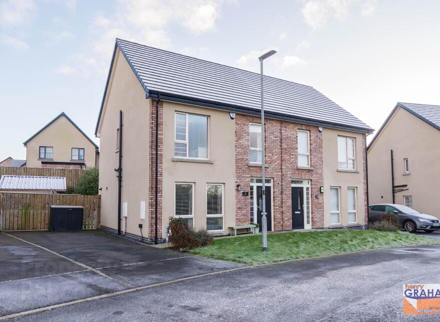 8 Oak Mews, Lisburn, BT28 2ZW photo