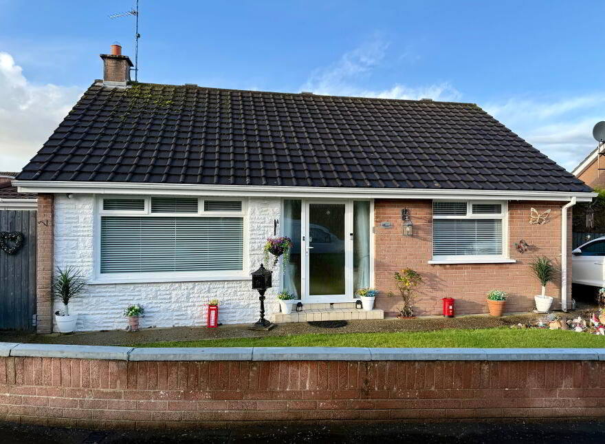 22 Cranford Crescent, Lisnagelvin, L’derry, BT47 5QN photo