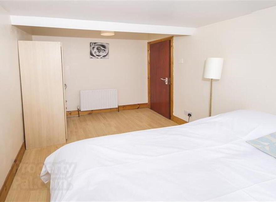 Room 4, 185 Dunluce Avenue, Belfast, BT9 7AX photo