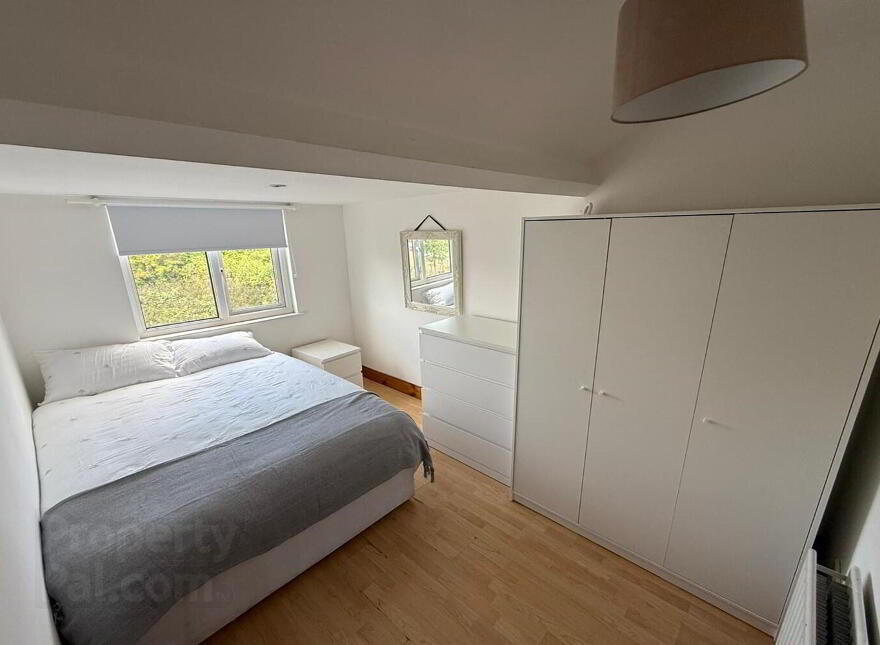 Room 4, 185 Dunluce Avenue, Belfast, BT9 7AX photo