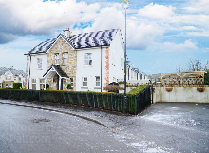 47 Silverhill Manor, Enniskillen, BT74 5JE photo