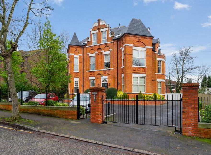 Apt 3, 35-37 Sans Souci Park, Malone Road, Belfast, BT9 5QZ photo