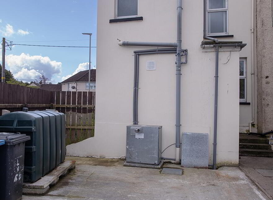 12 Crossgar Rd, Ballynahinch, BT24 8EN