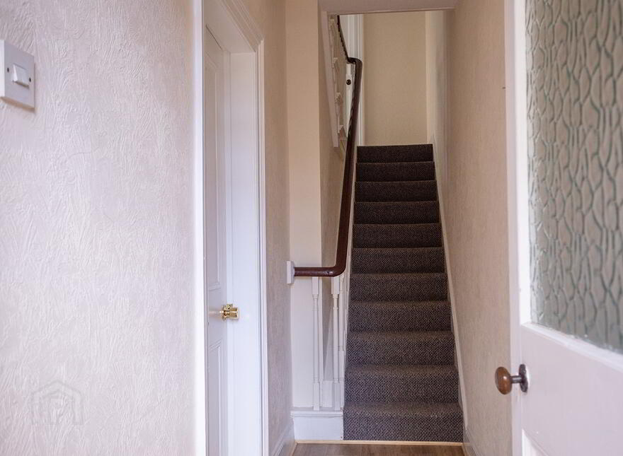 12 Crossgar Rd, Ballynahinch, BT24 8EN