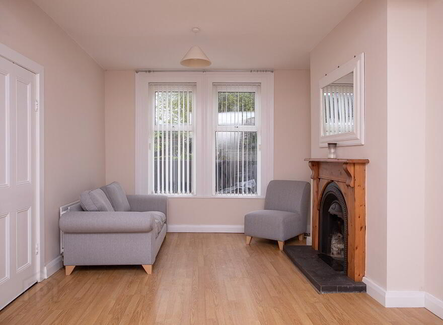 12 Crossgar Rd, Ballynahinch, BT24 8EN