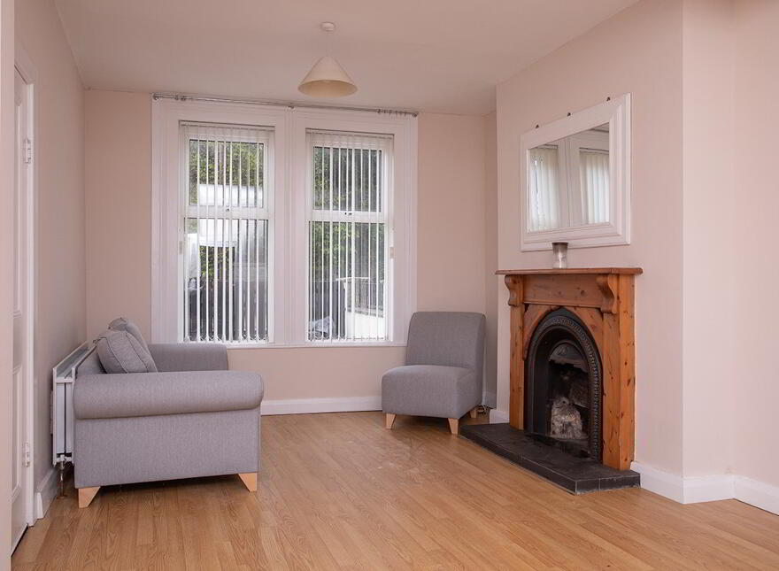 12 Crossgar Rd, Ballynahinch, BT24 8EN