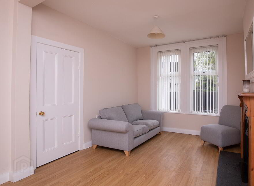12 Crossgar Rd, Ballynahinch, BT24 8EN