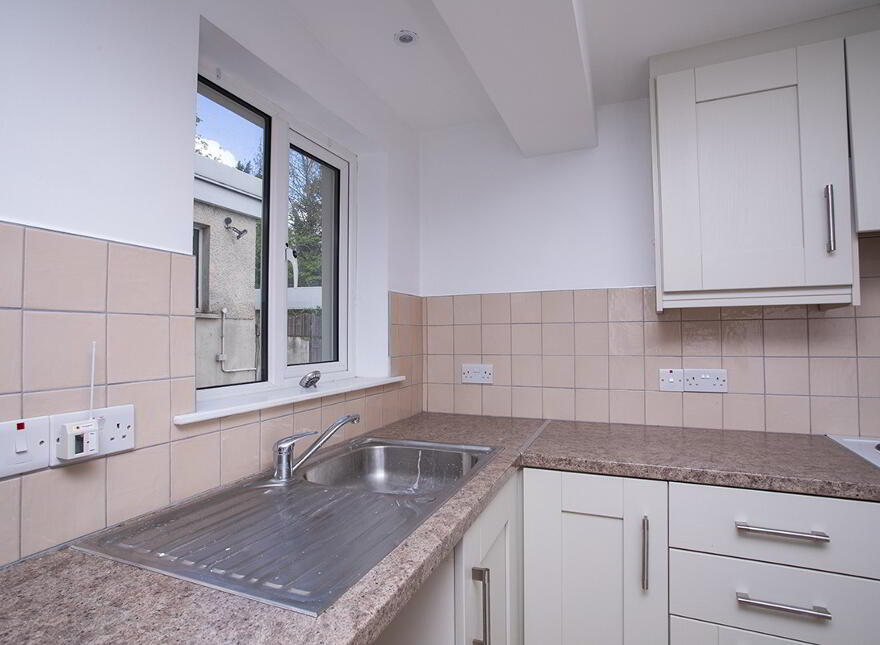 12 Crossgar Rd, Ballynahinch, BT24 8EN