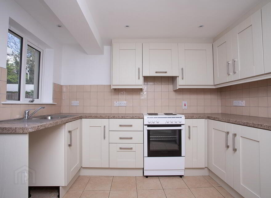 12 Crossgar Rd, Ballynahinch, BT24 8EN
