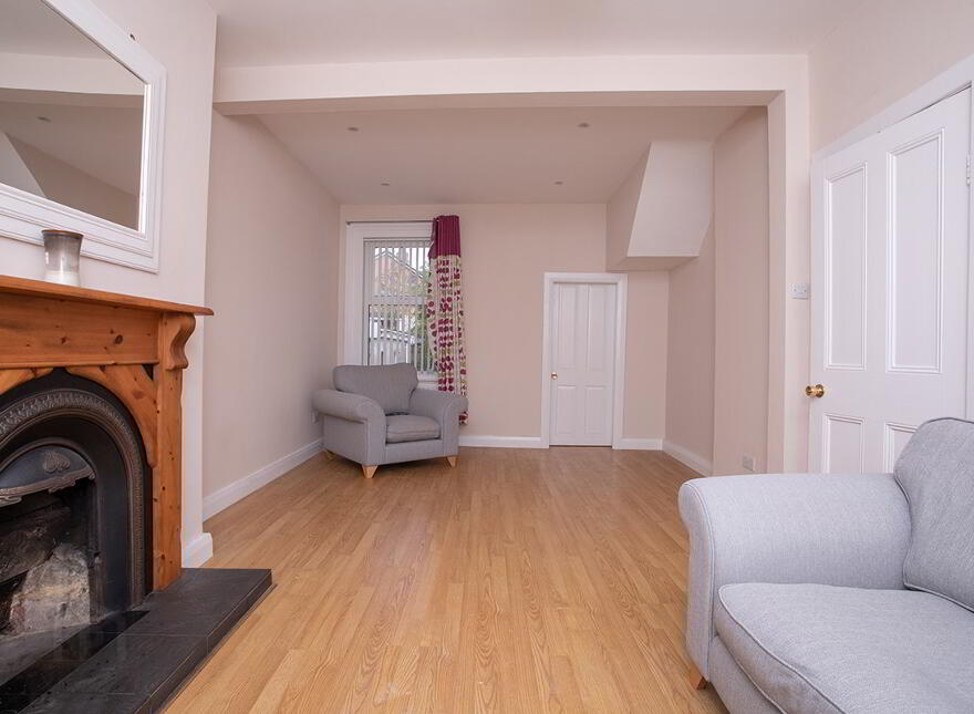 12 Crossgar Rd, Ballynahinch, BT24 8EN