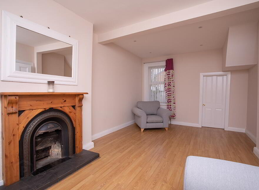 12 Crossgar Rd, Ballynahinch, BT24 8EN