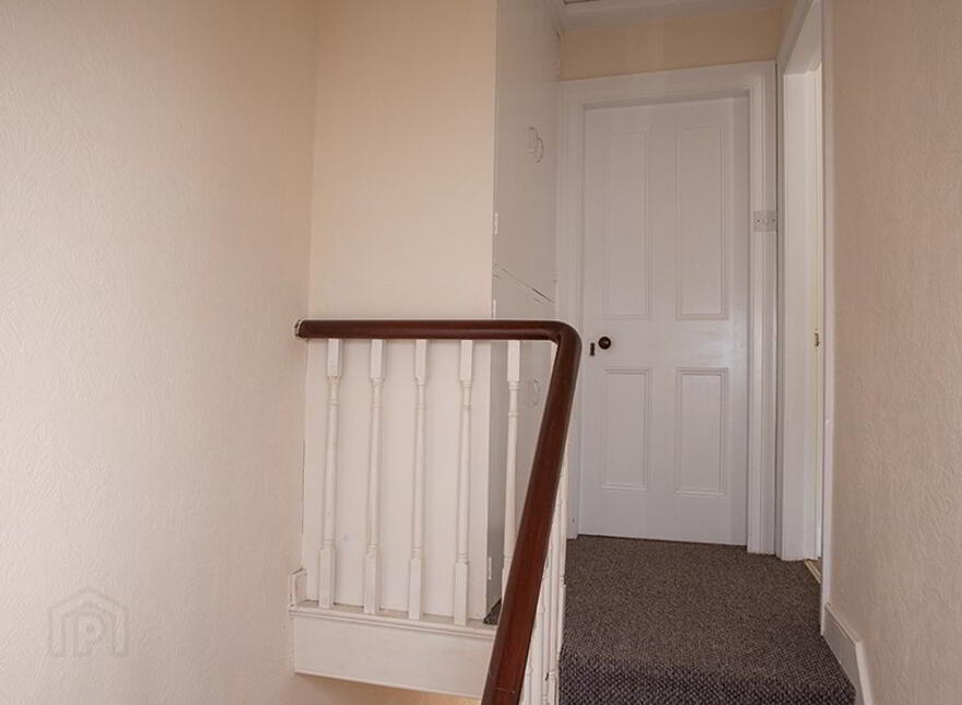 12 Crossgar Rd, Ballynahinch, BT24 8EN