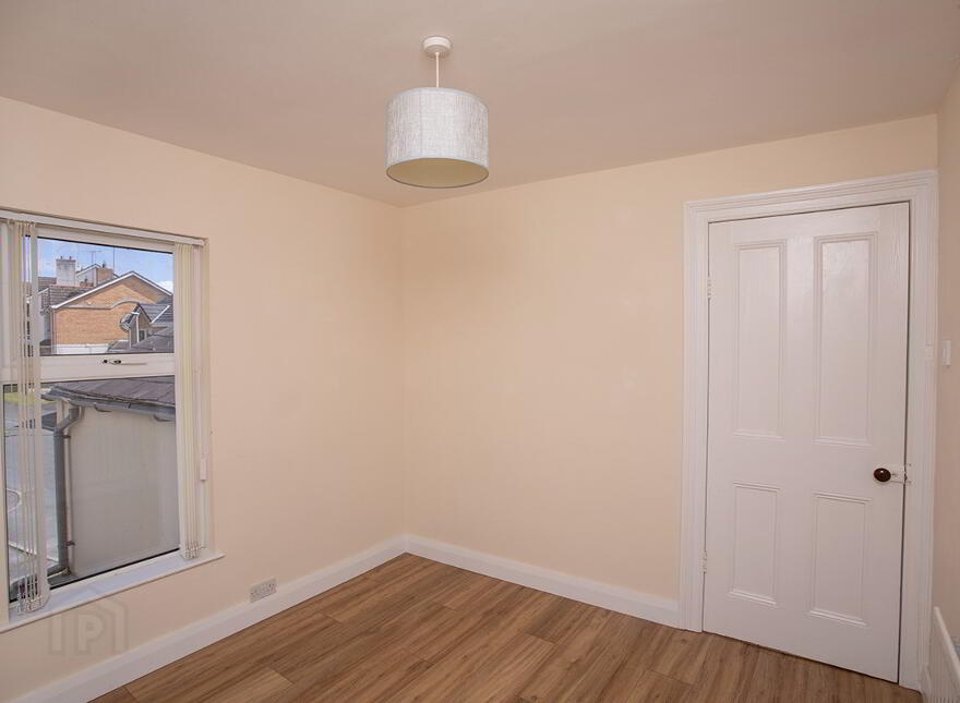 12 Crossgar Rd, Ballynahinch, BT24 8EN