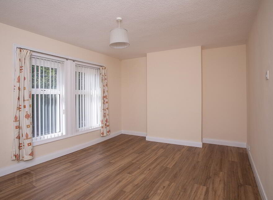 12 Crossgar Rd, Ballynahinch, BT24 8EN