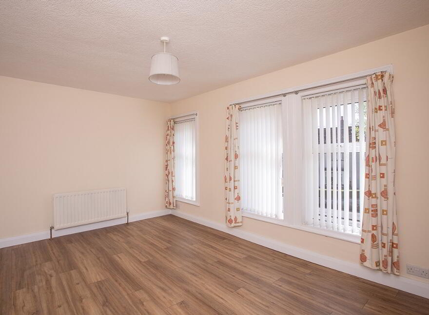 12 Crossgar Rd, Ballynahinch, BT24 8EN